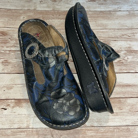 Algeria Blue and Silver Floral Pattern Leather Clogs Size 37 - Picture 2 of 10